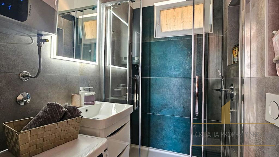 Luxury villa with a beautiful sea view in the vicinity of Trogir!