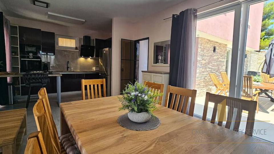 Luxurious villa with a beautiful sea view near Trogir&excl;