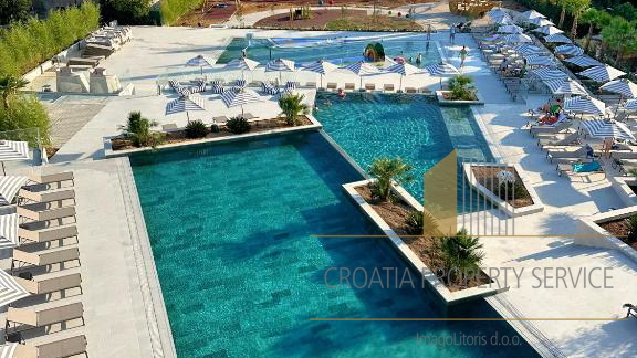 Two-story apartment with garden in a luxury resort 100 m from the sea - Sv. Filip Jakov!