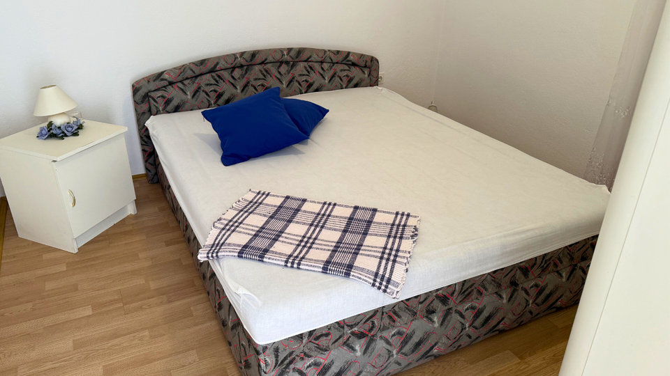 HOT PONUDA &ndash; PRVI RED DO MORA &vert; ROGOZNICA