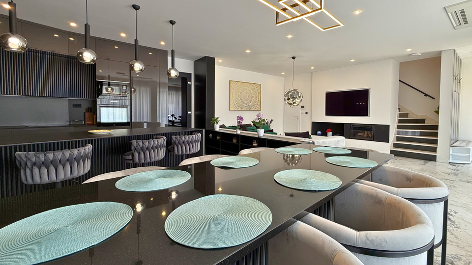 Moderna luksuzna vila v prvem vrsti ob morju &ndash; Rogoznica&excl;