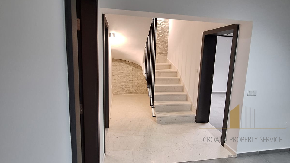 Luksuzna mediteranska vila s pogledom na more – Primošten!