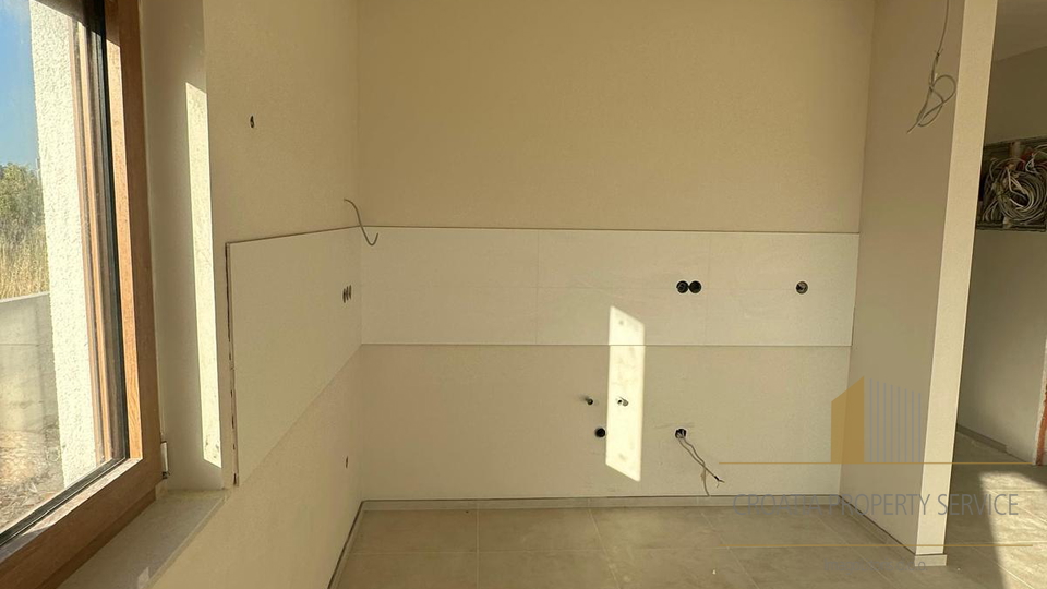 Luxuriöse Wohnung mit Garten und Meerblick in moderner Neubauanlage - Nin!