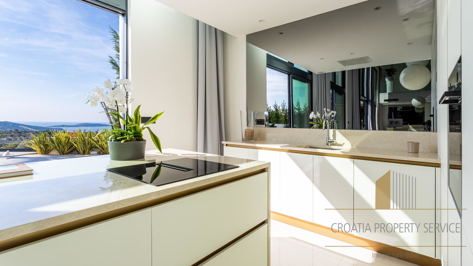 Spektakularna vila z odprtim pogledom na morje na ekskluzivni lokaciji v Primoštenu!