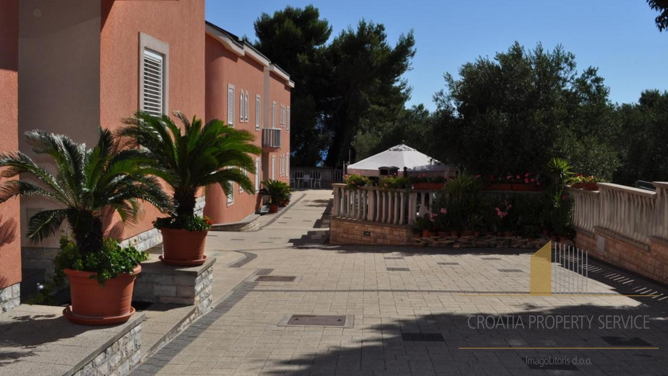 Beautiful apartment house first row to the sea – Sv. Filip i Jakov