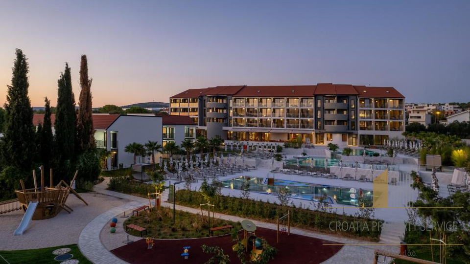 Two-story apartment with garden in a luxury resort 100 m from the sea - Sv. Filip Jakov!