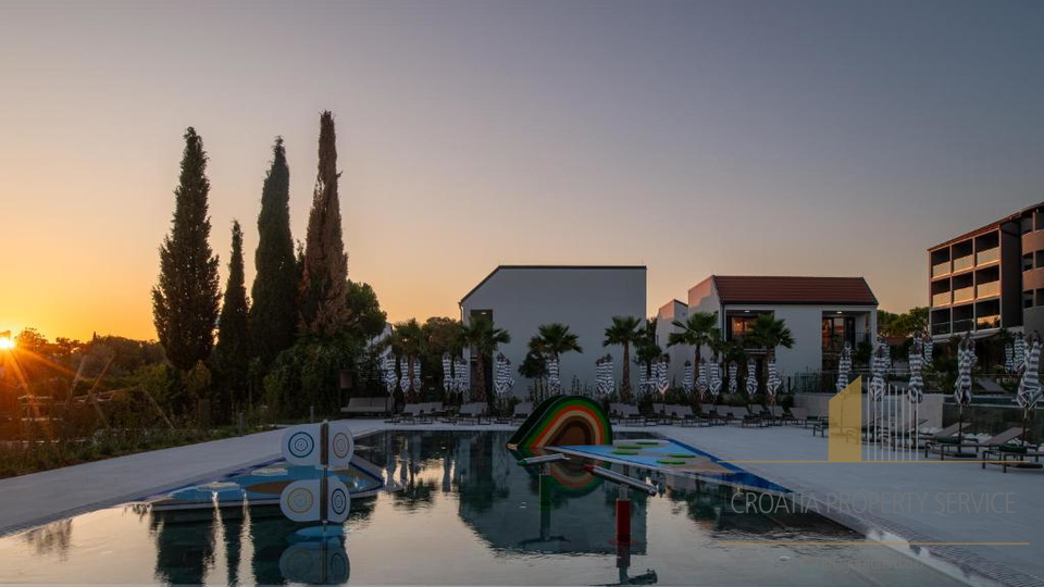 Two-story apartment with garden in a luxury resort 100 m from the sea - Sv. Filip Jakov!