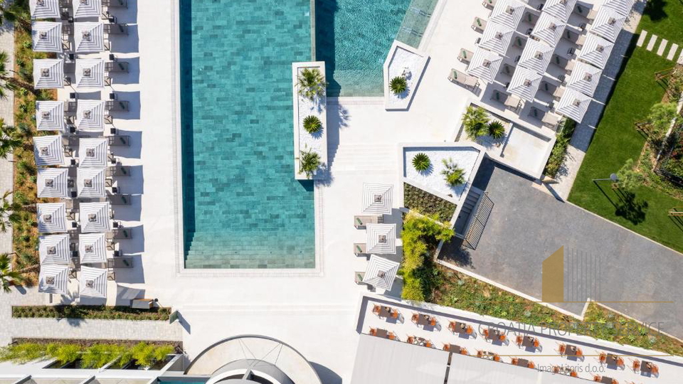 Two-story apartment with garden in a luxury resort 100 m from the sea - Sv. Filip Jakov!
