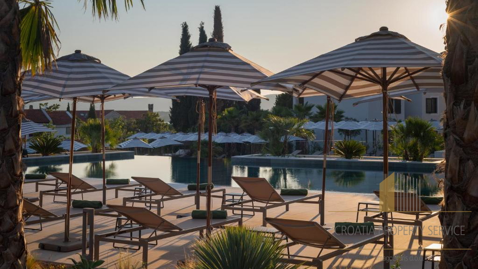 Two-story apartment with garden in a luxury resort 100 m from the sea - Sv. Filip Jakov!