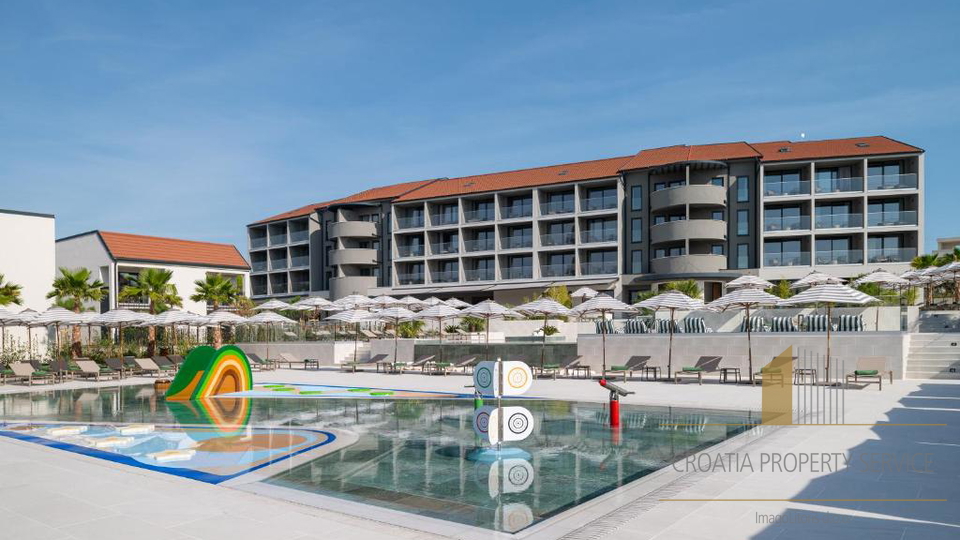Two-story apartment with garden in a luxury resort 100 m from the sea - Sv. Filip Jakov!