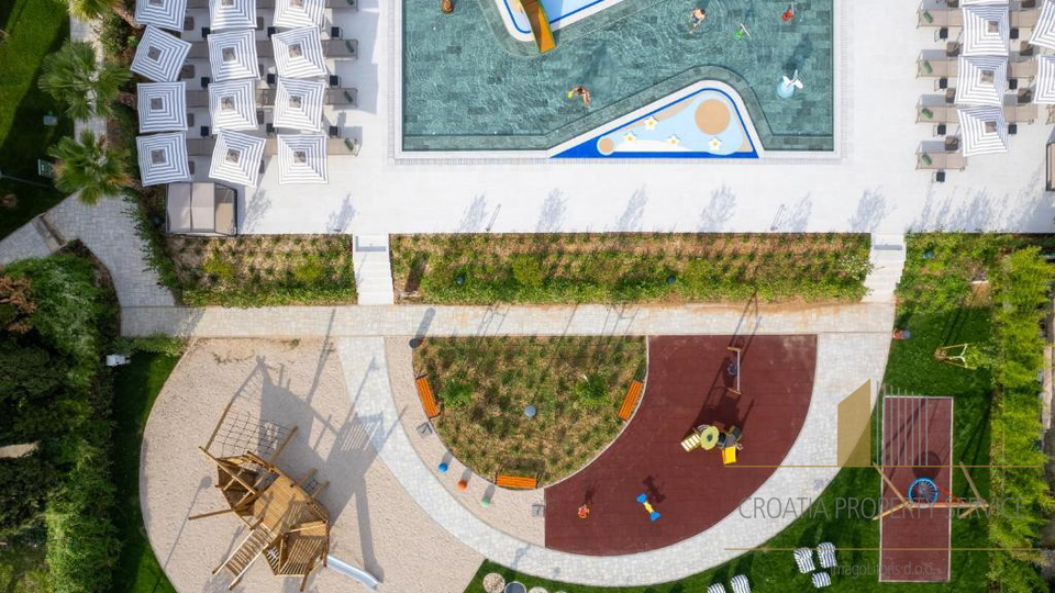 Two-story apartment with garden in a luxury resort 100 m from the sea - Sv. Filip Jakov!
