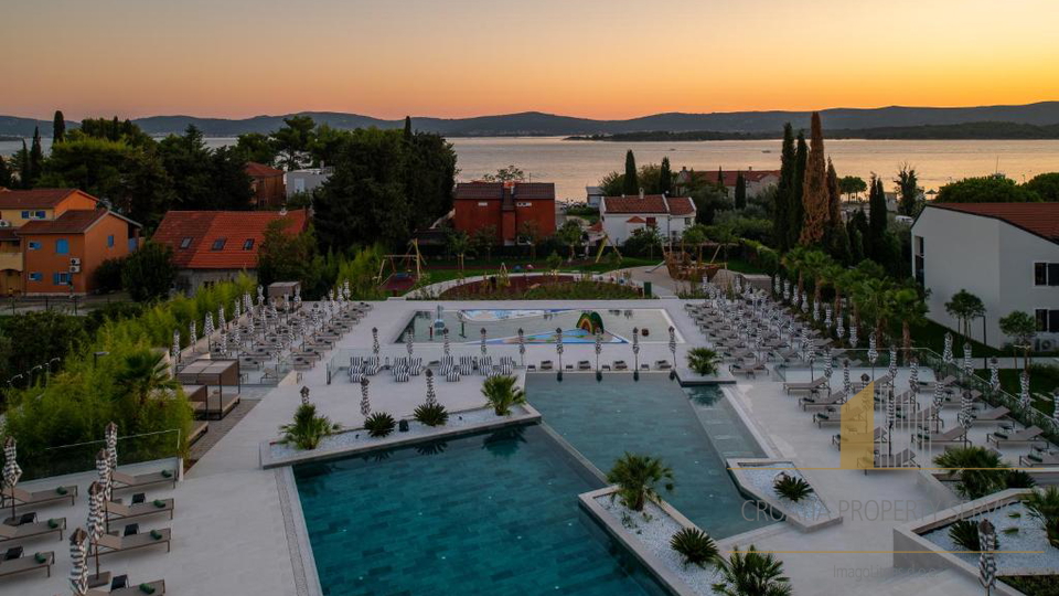 Two-story apartment with garden in a luxury resort 100 m from the sea - Sv. Filip Jakov!