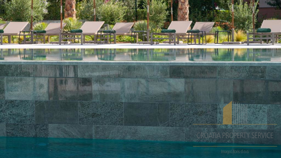 Two-story apartment with garden in a luxury resort 100 m from the sea - Sv. Filip Jakov!