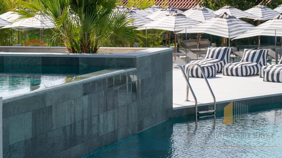 Two-story apartment with garden in a luxury resort 100 m from the sea - Sv. Filip Jakov!