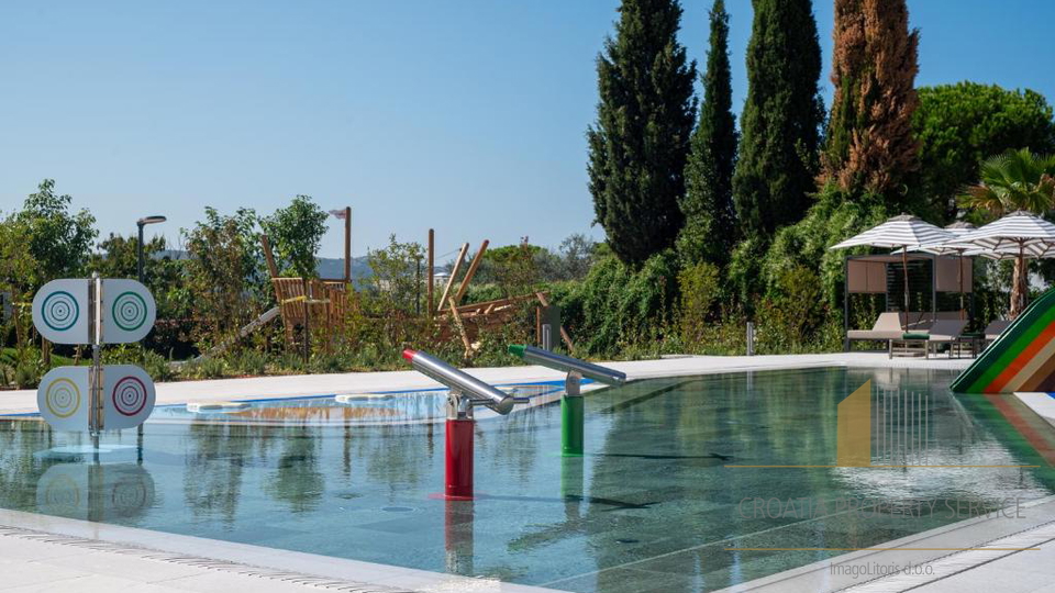 Two-story apartment with garden in a luxury resort 100 m from the sea - Sv. Filip Jakov!