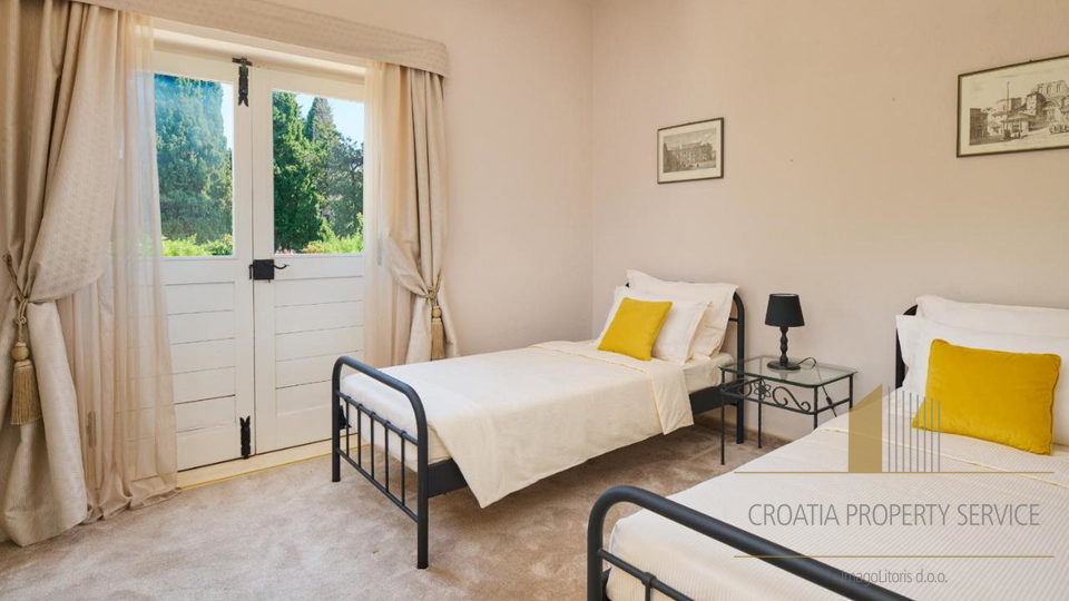 Luxusvilla am Meer in Supetar – Oase der Privatsphäre und des Prestiges auf der Insel Brač!