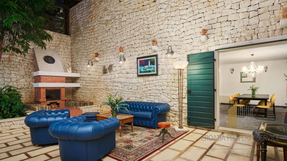 Luxusvilla am Meer in Supetar – Oase der Privatsphäre und des Prestiges auf der Insel Brač!