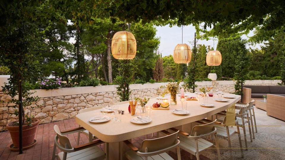 Luxusvilla am Meer in Supetar – Oase der Privatsphäre und des Prestiges auf der Insel Brač!
