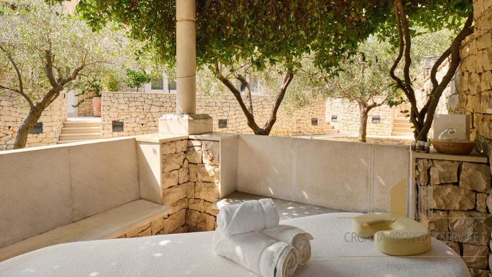 Luxusvilla am Meer in Supetar – Oase der Privatsphäre und des Prestiges auf der Insel Brač!