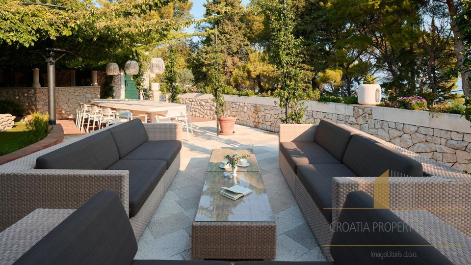 Luxusvilla am Meer in Supetar – Oase der Privatsphäre und des Prestiges auf der Insel Brač!