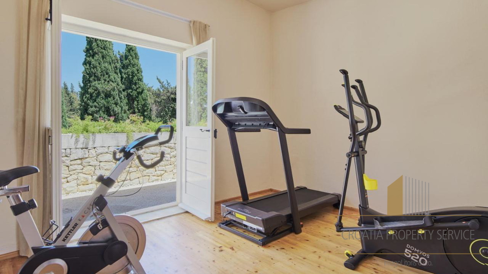 Luxusvilla am Meer in Supetar – Oase der Privatsphäre und des Prestiges auf der Insel Brač!