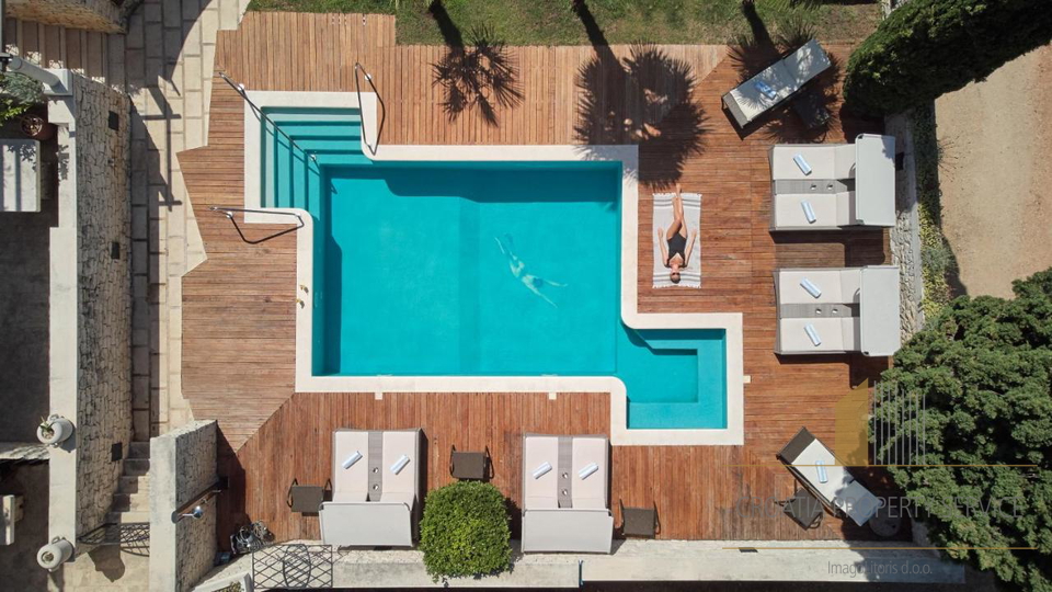 Luxusvilla am Meer in Supetar – Oase der Privatsphäre und des Prestiges auf der Insel Brač!