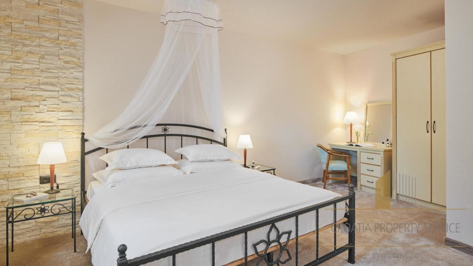 Luxusvilla am Meer in Supetar – Oase der Privatsphäre und des Prestiges auf der Insel Brač!