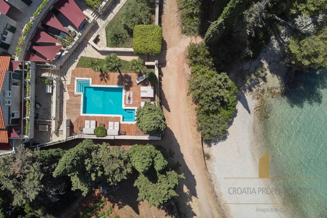 Luxusvilla am Meer in Supetar – Oase der Privatsphäre und des Prestiges auf der Insel Brač!