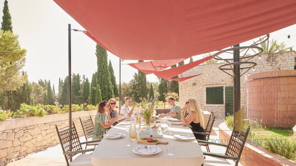 Luxusvilla am Meer in Supetar – Oase der Privatsphäre und des Prestiges auf der Insel Brač!