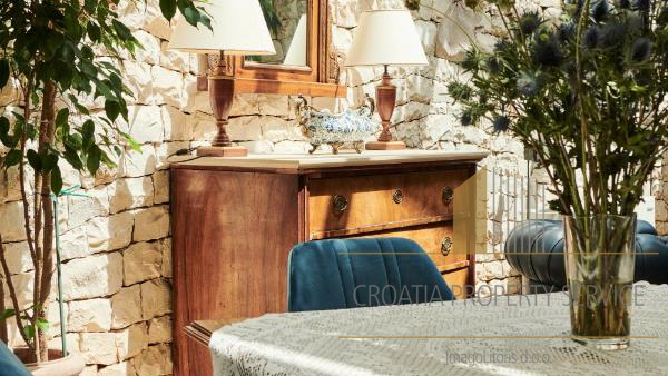 Luxusvilla am Meer in Supetar – Oase der Privatsphäre und des Prestiges auf der Insel Brač!