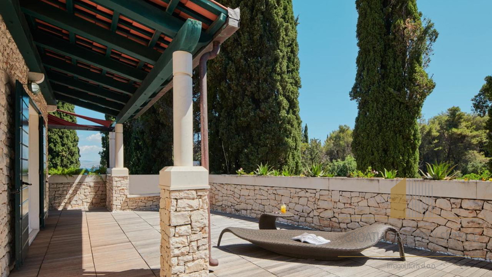 Luxusvilla am Meer in Supetar – Oase der Privatsphäre und des Prestiges auf der Insel Brač!