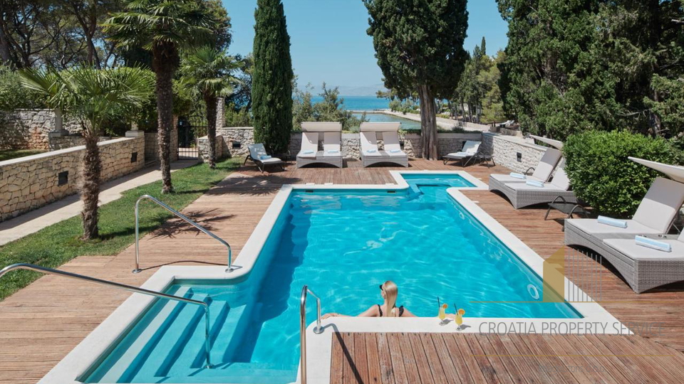 Luxusvilla am Meer in Supetar – Oase der Privatsphäre und des Prestiges auf der Insel Brač!