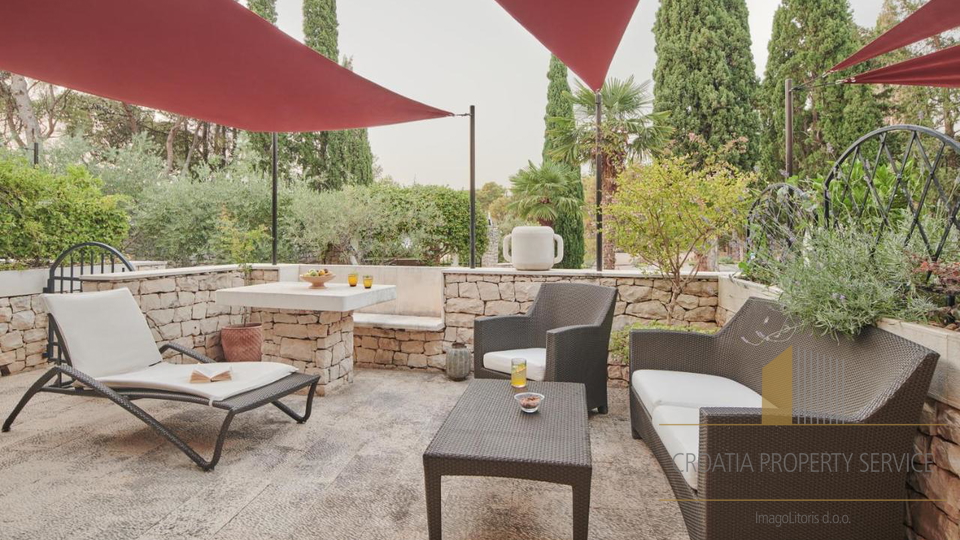 Luxusvilla am Meer in Supetar – Oase der Privatsphäre und des Prestiges auf der Insel Brač!