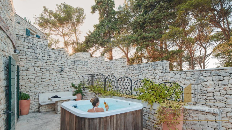 Luxusvilla am Meer in Supetar – Oase der Privatsphäre und des Prestiges auf der Insel Brač!