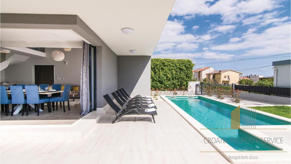 Zwei luxuri&ouml;se 5 Villen mit Swimmingpools &ndash; Ka&scaron;tel Kambelovac &vert; Hervorragende Investition mit Rendite in 8 Jahren