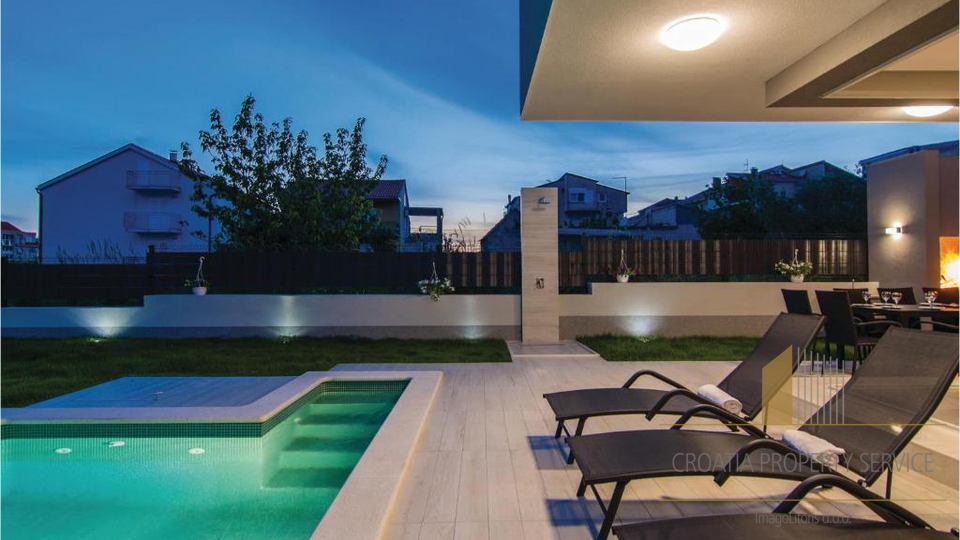 Zwei luxuri&ouml;se 5 Villen mit Swimmingpools &ndash; Ka&scaron;tel Kambelovac &vert; Hervorragende Investition mit Rendite in 8 Jahren