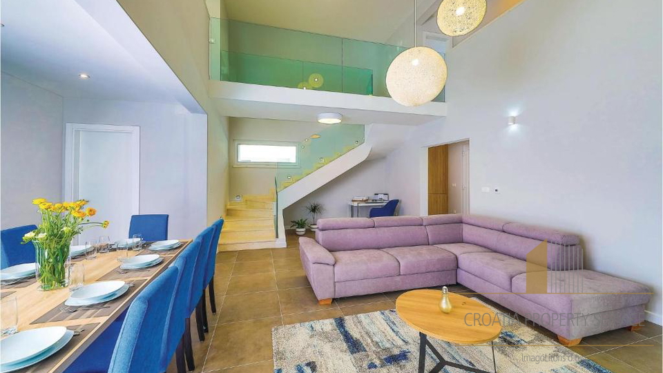 Zwei luxuri&ouml;se 5 Villen mit Swimmingpools &ndash; Ka&scaron;tel Kambelovac &vert; Hervorragende Investition mit Rendite in 8 Jahren