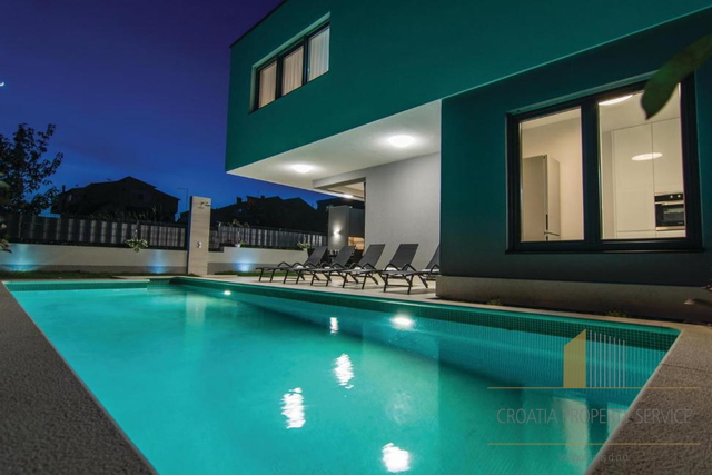 Zwei luxuriöse 5 Villen mit Swimmingpools – Kaštel Kambelovac | Hervorragende Investition mit Rendite in 8 Jahren