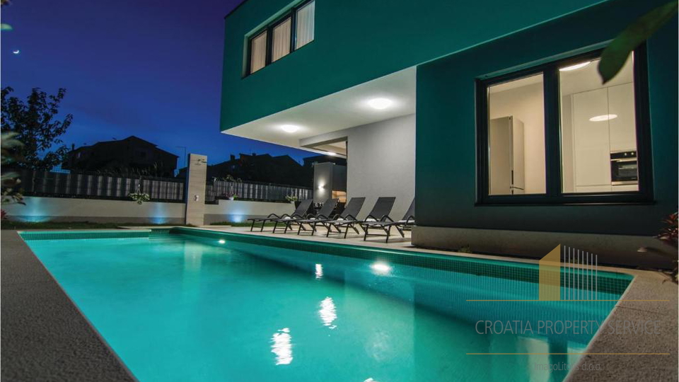 Zwei luxuri&ouml;se 5 Villen mit Swimmingpools &ndash; Ka&scaron;tel Kambelovac &vert; Hervorragende Investition mit Rendite in 8 Jahren