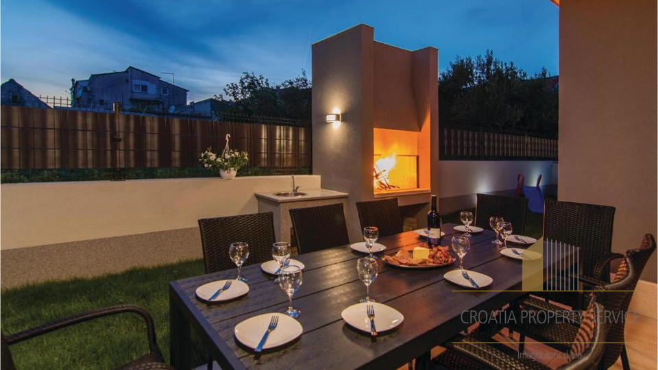 Zwei luxuri&ouml;se 5 Villen mit Swimmingpools &ndash; Ka&scaron;tel Kambelovac &vert; Hervorragende Investition mit Rendite in 8 Jahren