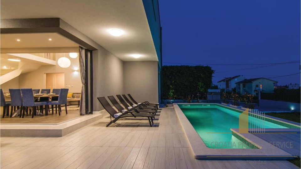 Zwei luxuri&ouml;se 5 Villen mit Swimmingpools &ndash; Ka&scaron;tel Kambelovac &vert; Hervorragende Investition mit Rendite in 8 Jahren