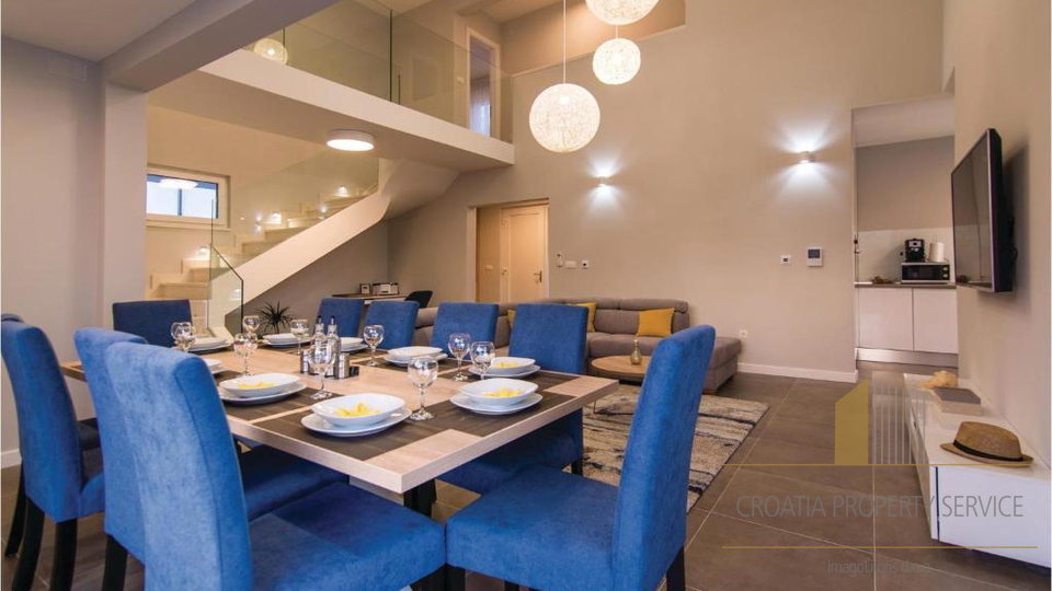 Zwei luxuri&ouml;se 5 Villen mit Swimmingpools &ndash; Ka&scaron;tel Kambelovac &vert; Hervorragende Investition mit Rendite in 8 Jahren