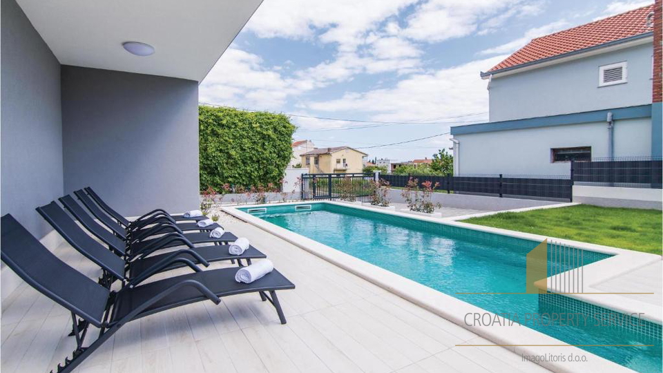 Zwei luxuri&ouml;se 5 Villen mit Swimmingpools &ndash; Ka&scaron;tel Kambelovac &vert; Hervorragende Investition mit Rendite in 8 Jahren