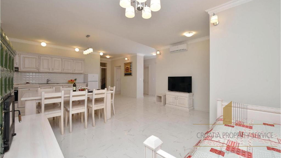 Luxusvilla erste Reihe am Meer &ndash; Ko&scaron;ljun &vert; Privater Pool &vert; Meerblick