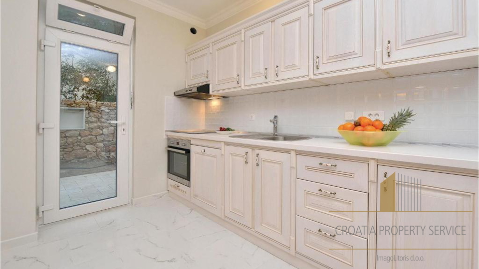 Luxusvilla erste Reihe am Meer &ndash; Ko&scaron;ljun &vert; Privater Pool &vert; Meerblick