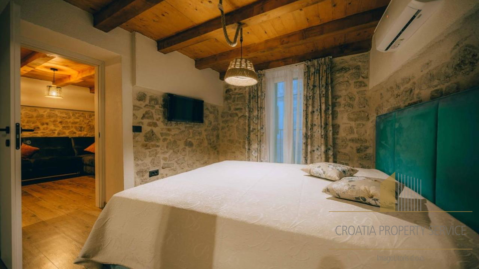 Wunderschönes Steinhaus mit Jacuzzi und Meerblick im Zentrum des Ortes – Tribunj!