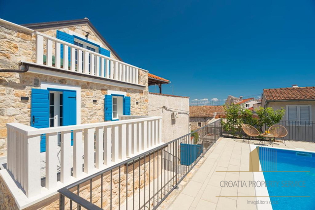 Luxusvilla mit Pool 60 m vom Meer entfernt - Tribunj!