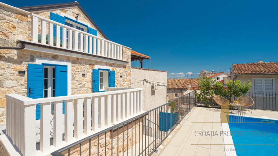 Luxusvilla mit Pool 60 m vom Meer entfernt - Tribunj!