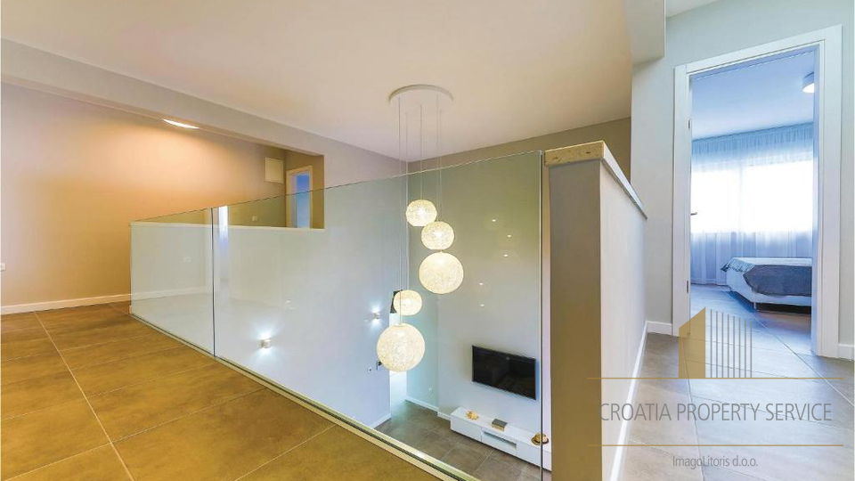 Zwei luxuri&ouml;se 5 Villen mit Swimmingpools &ndash; Ka&scaron;tel Kambelovac &vert; Hervorragende Investition mit Rendite in 8 Jahren