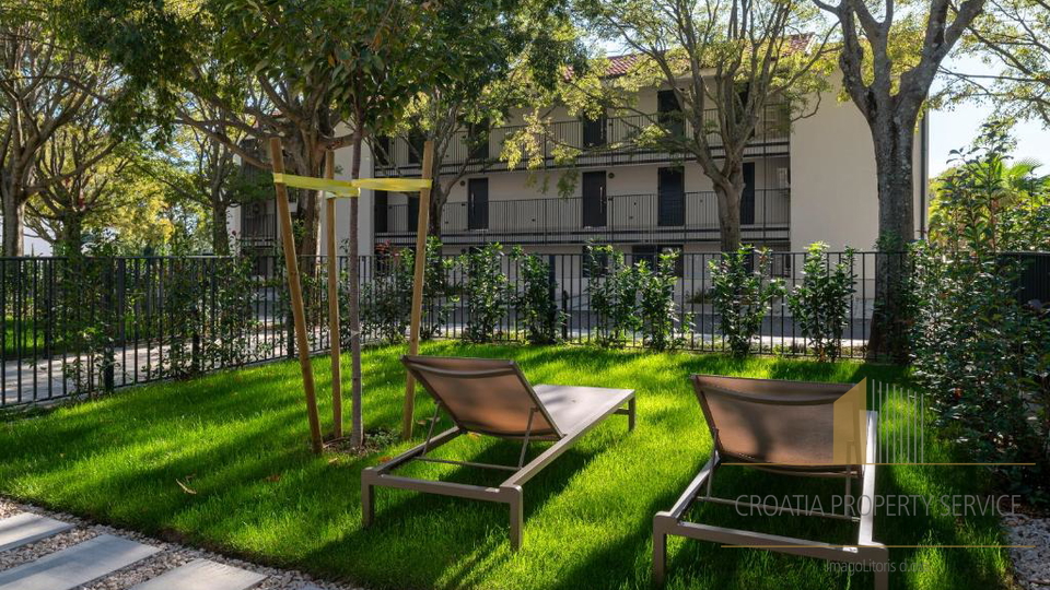Two-story apartment with garden in a luxury resort 100 m from the sea - Sv. Filip Jakov!